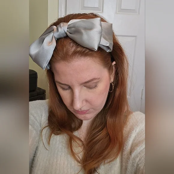 Silver-Gray Oversized Statement Bow Headband - Picture 5 of 7